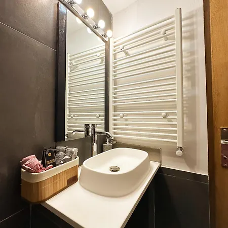 The Jungle - Modern & Free Parking Apartment Craiova