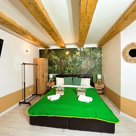 Apartment The Jungle - Modern & Free Parking Craiova